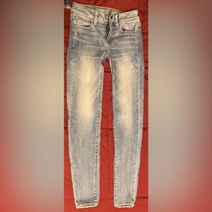 Women’s used American Eagle blue denim light wash jeans